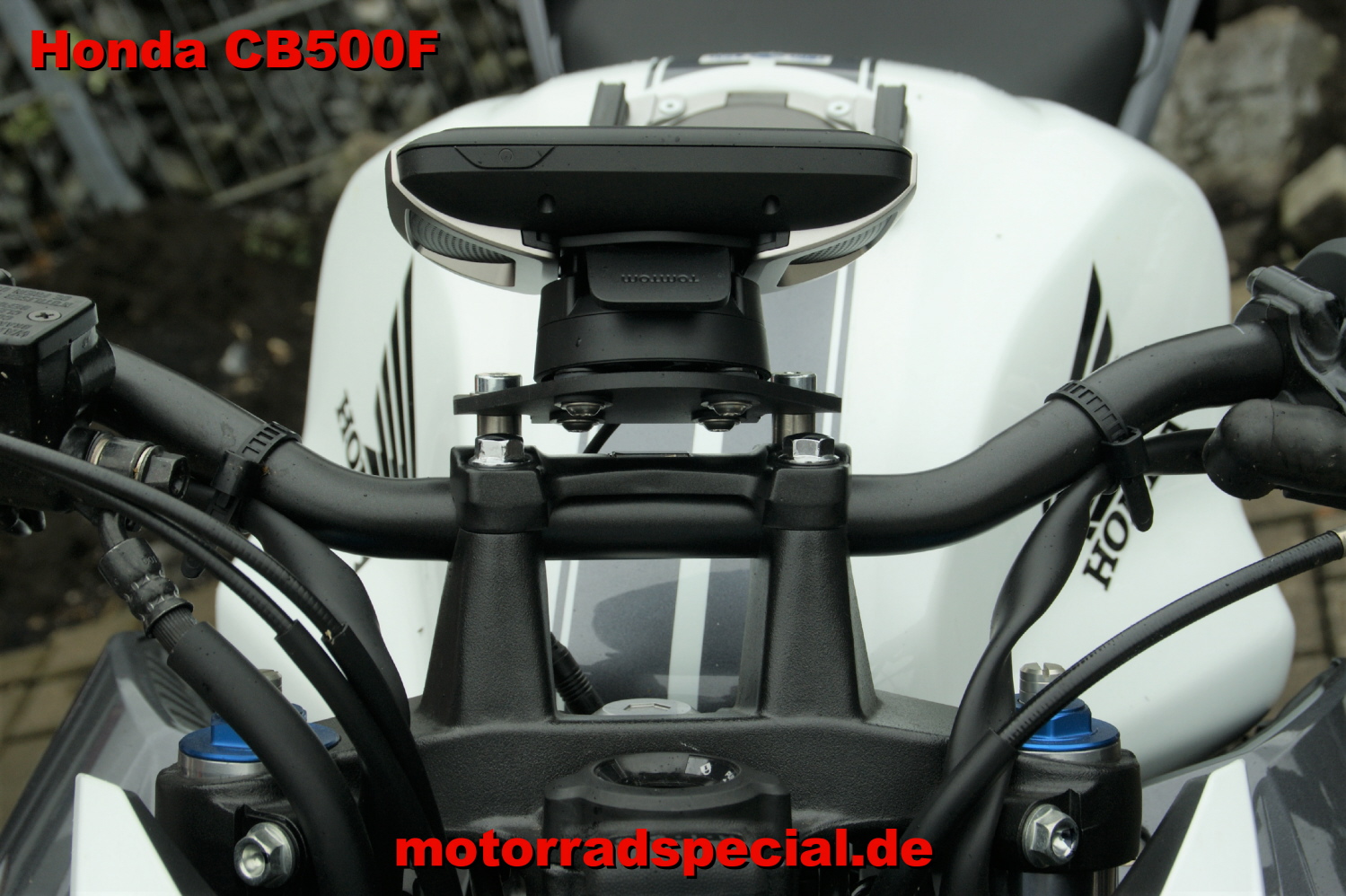 Honda_CB500F_Navigationshalter_Navihalter_TomTom_400_410_motorradspecial.de